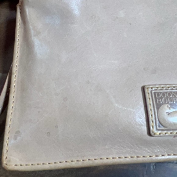 Dooney and Bourke tan Crossbody travel bag - Picture 4 of 6